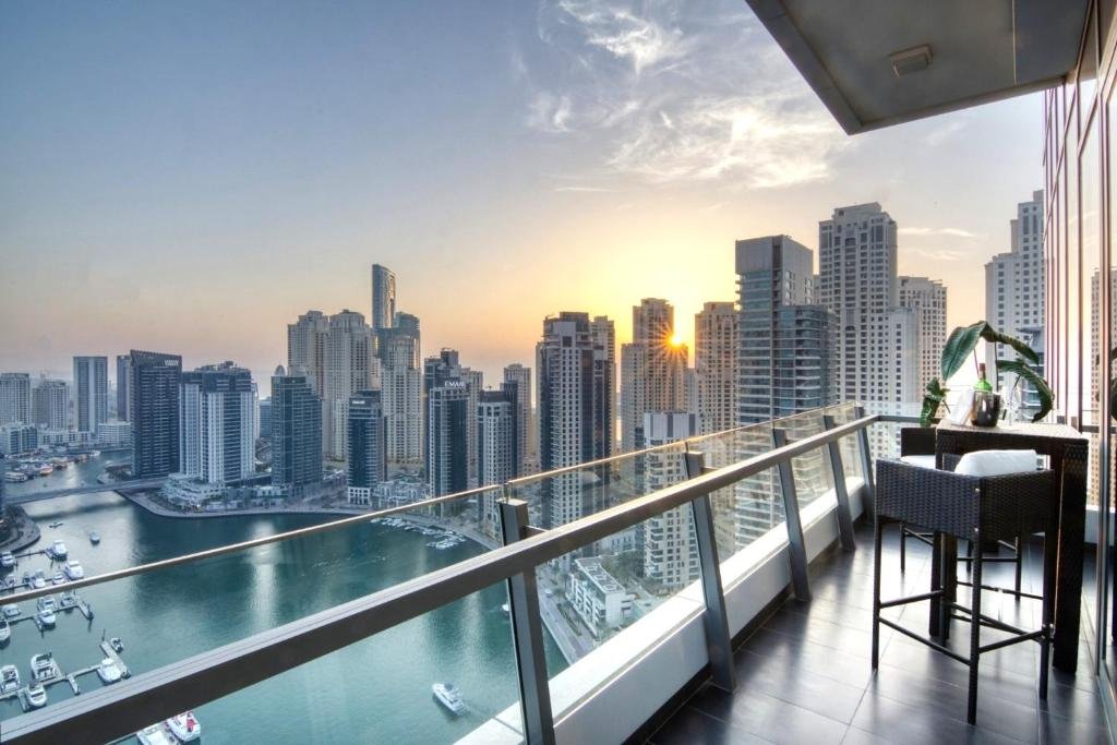 Dubai high-rise luxury apartment tower